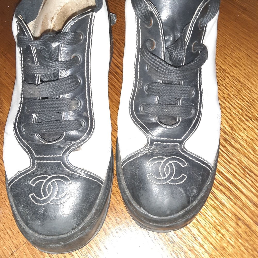 AUTHENTIC CHANEL VINTAGE CC LOGO LACE UP SNEAKERS